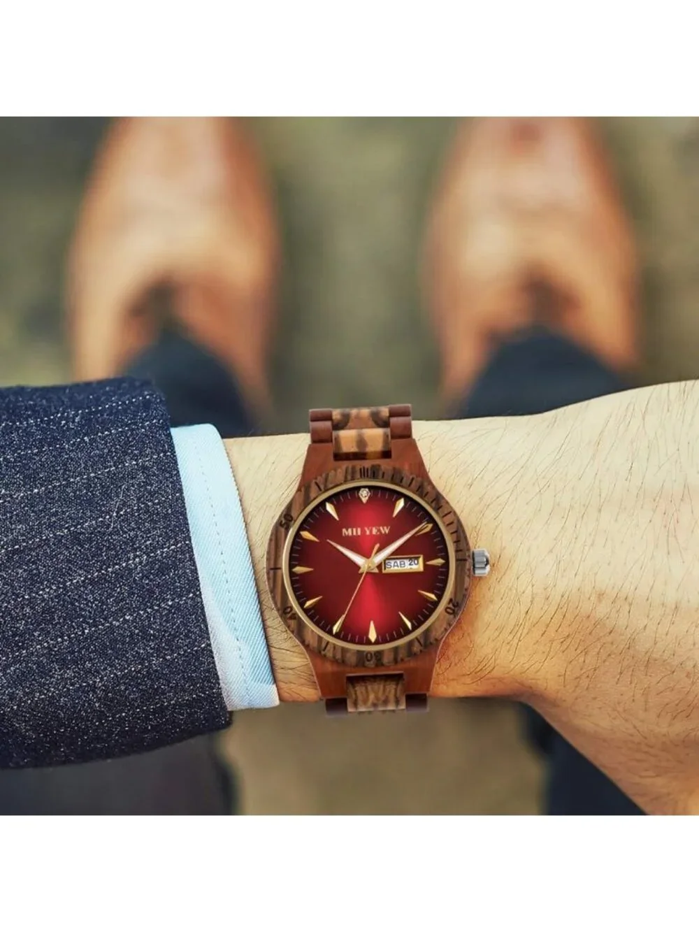 Stylish Men's Lightweight Wooden Watch - Handmade Analog Quartz with Date